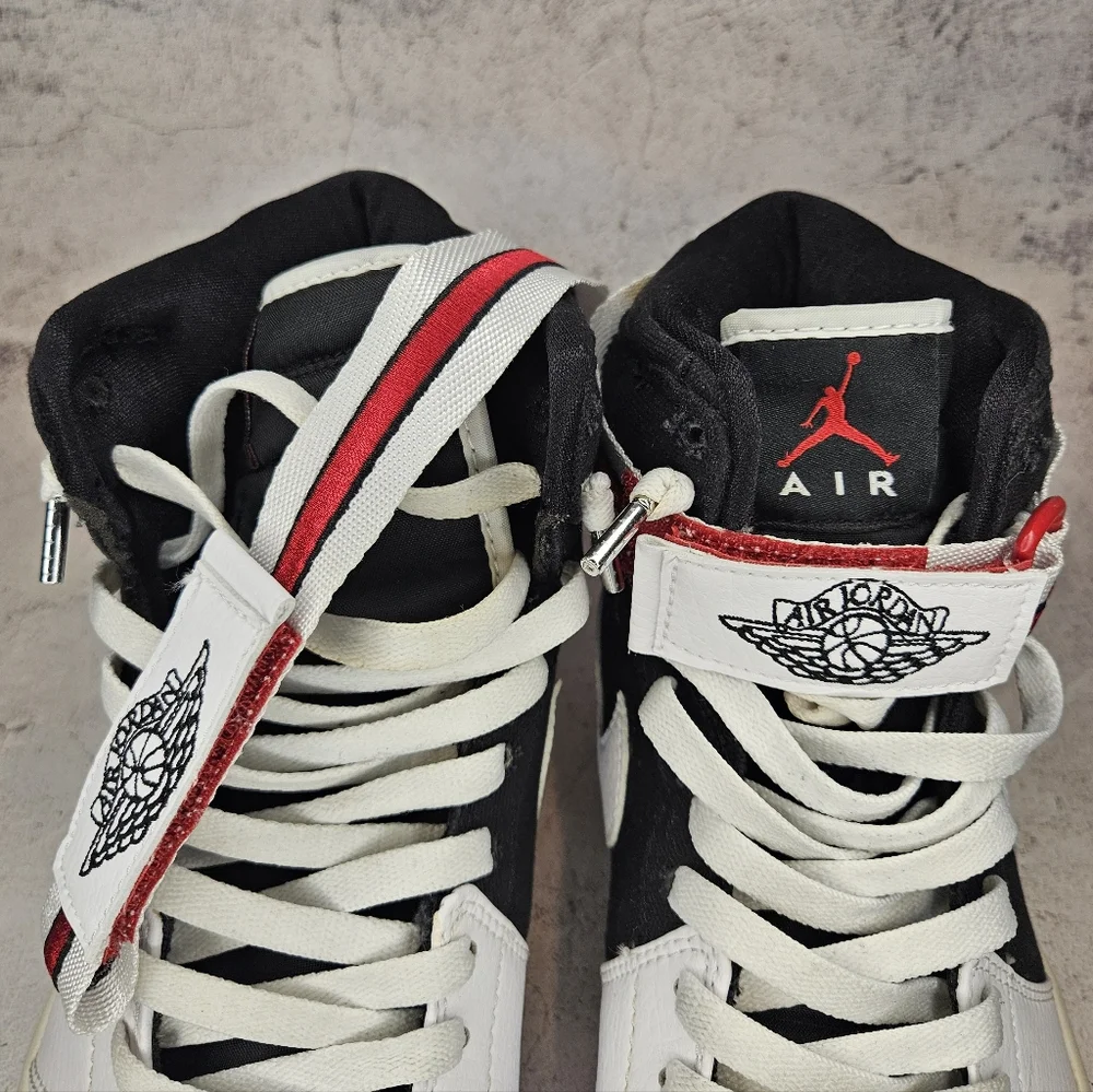 2008 Nike Air Jordan 1 High / Mens SIZE 10.5 / Colorway - Black, White, & Red - Picture 11 of 13